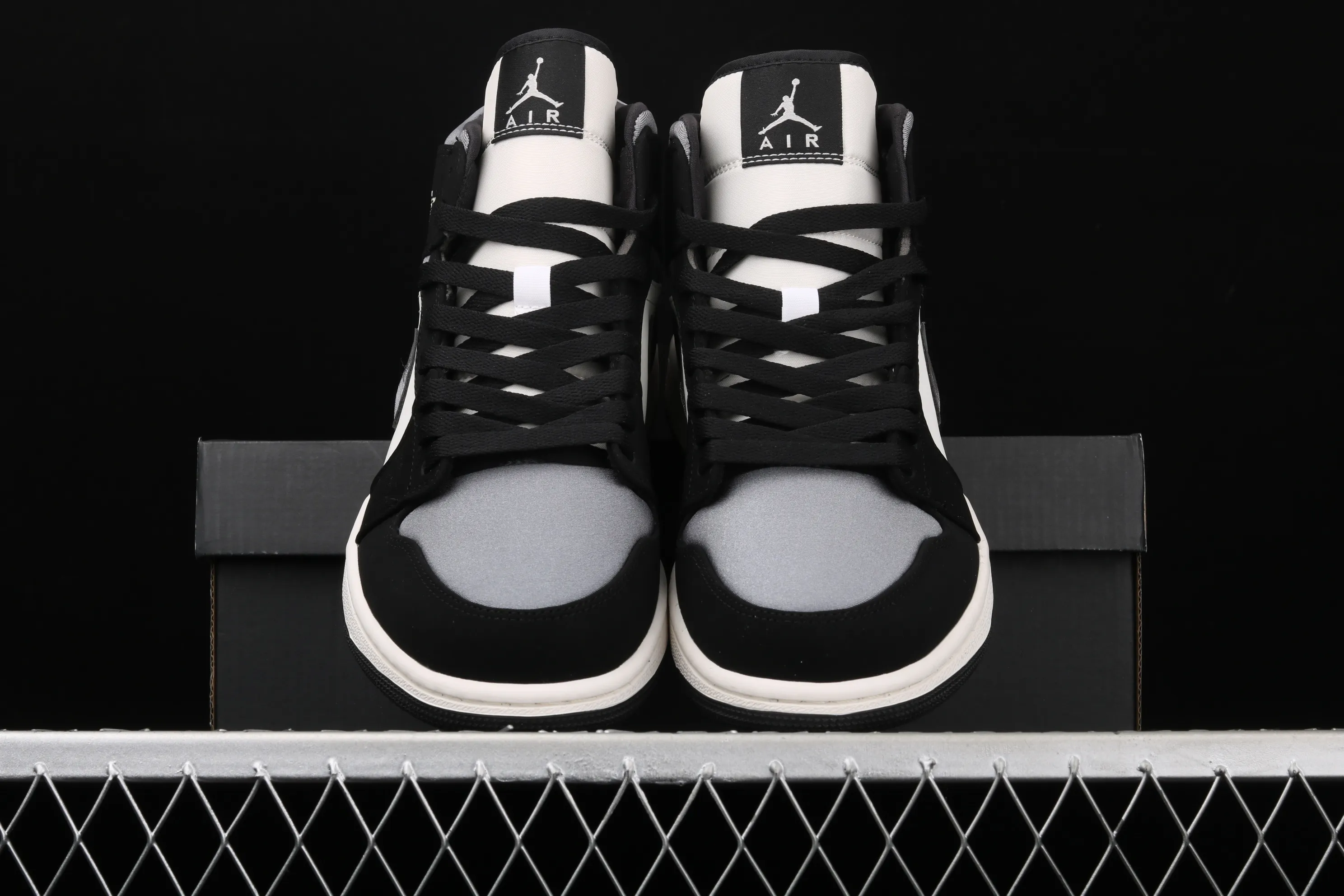 All Categories Air Jordan Jordan Series Basketball Shoes Air Jordan 1 Mid Air Jordan 1 Mid AJ1 Joe 1 Silk Earl Embroidery Thread Hook Mid-top Basketball Shoes 852542-011